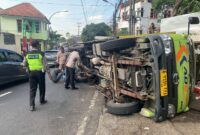 Foto : penampakan Truk Ekspedisi Terguling di Ungaran Akibat Kurang Konsentrasi Dok/Andik Kusuma 23/07/2025