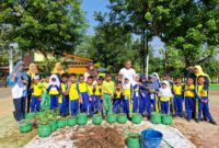 Foto kegiatan di SDN Ngijo 01 Gandeng Dinas Pertanian Gelar Edukasi dan Aksi Menanam Cabai: Tanamkan Ketahanan Pangan Sejak Dini