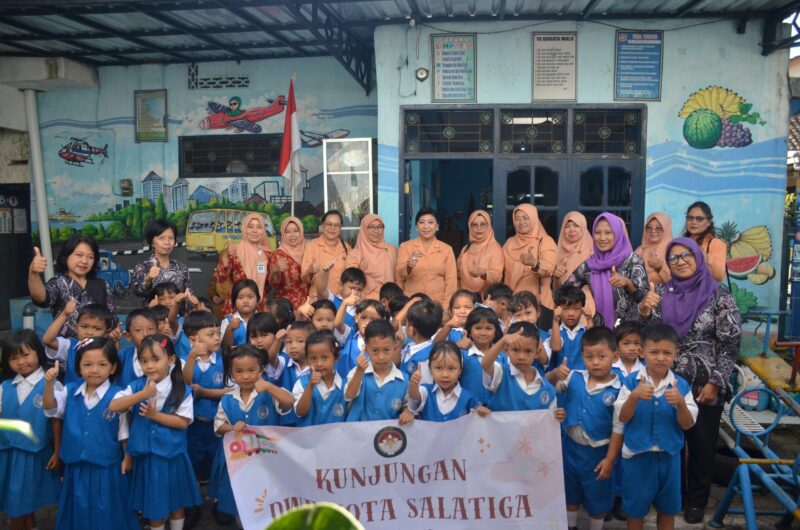 Foto Bersama yang penuh suka cita 