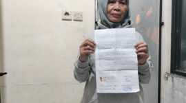 Foto ketika menunjukan bukti damai namun terpaksa karena tekanan