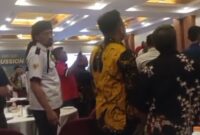 Foto ketika acara berlangsung dengan keributan 