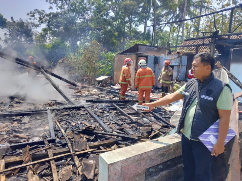 Penampakan Rumah yang ludes terbakar 