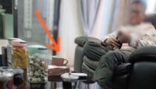 Foto diduga ketika menyerahkan sejumlah uang 