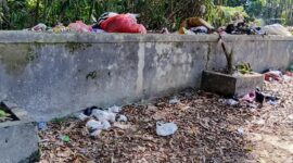 Foto penampakan tumpukan sampah yang porak poranda tidak terkendalikan 