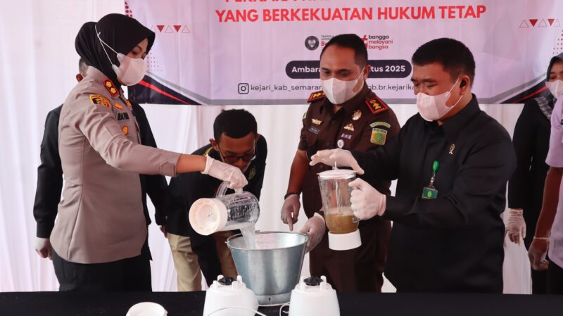 Foto ketika pemusnahan barang bukti narkoba 