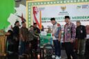 Foto ketika penyerahan 