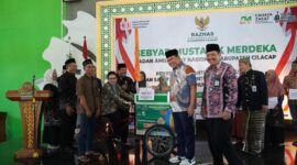 Foto ketika penyerahan 