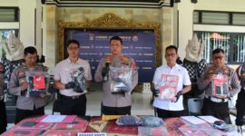 Foto : Barang Bukti yang Ditunjukan oleh Aparat kepolisian Bali