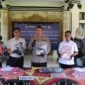Foto : Barang Bukti yang Ditunjukan oleh Aparat kepolisian Bali