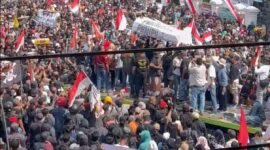 Foto warga Pati Jawa Tengah Sian membludak mendemo bupati menuntut agar lengser pada 13/08/2025