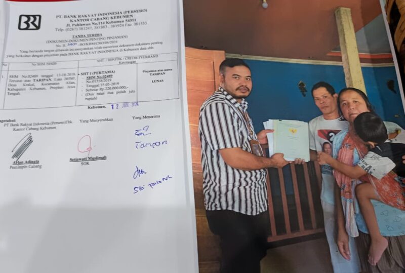 Foto kiri pegawai BRI yang merekayasa seakan memberikan sertifikat kepada pemilik namun sertifikat di bawa kembali oleh pihak pegawai Bank BRI cabang kebumen