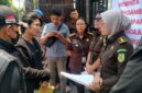 Foto: ketika mahasiswa Mengruduk Kejati dan di temui oleh jaksa