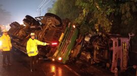 Foto : armada truk yang terlibat kecelakaan di Jalan Raya Semarang–Bawen Km. 25, Kecamatan Bergas, Kabupaten Semarang, Rabu (17/9/2025)