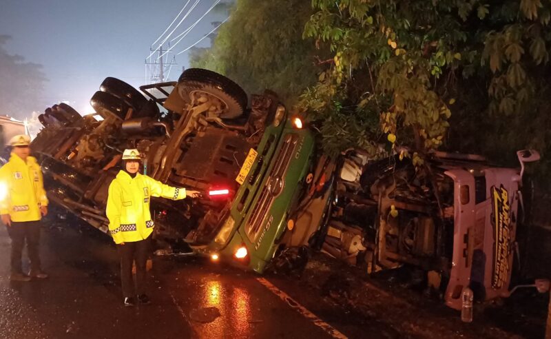 Foto : armada truk yang terlibat kecelakaan di Jalan Raya Semarang–Bawen Km. 25, Kecamatan Bergas, Kabupaten Semarang, Rabu (17/9/2025)