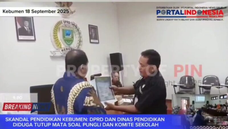 Foto : ketika Ketua DPC LPKSM Kresna Cakra Nusantara, Sugiyono, SH, Menyerahkan Bukti pagi kepada DPRD komisi A kebumen banyaknya pungli di sekolah Berkedok komite