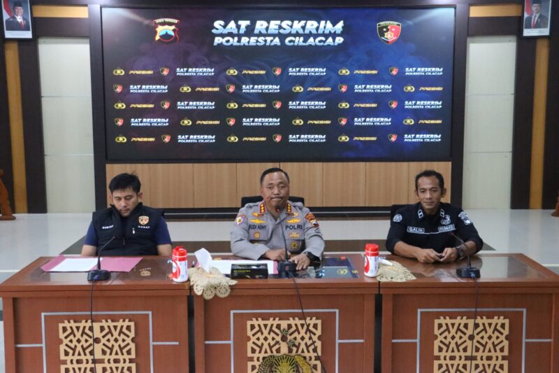 Foto : ketika jajaran polres Cilacap memberikan keterangan kepada awak media dalam konfersi pers saptu 19/September/2025