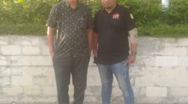 Foto : kiri John L Situmorang SH.MH. bersama Suwarno (41), seorang wartawan asal Kabupaten Grobogan, Jawa Tengah, yang di Kriminalisasi oleh APH 