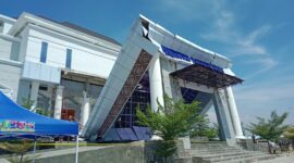 Bangunan teras yang nampak Porak poranda 