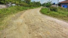 Foto : penampakan tanah yang Berceceran dan Dikeluhkan Warga sekitar
