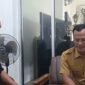 Foto : kiri Ketua DPC LPKSM Kresna Cakra Nusantara, Sugiyono SH, Kanan kepada Kepala Desa Seliling Mohamad Anas