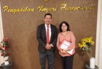 Foto : Kuasa Hukum Suwarno, John L. Situmorang, S.H., M.H. & Paulina Chrysanti SH.MH Sewaktu Di Pengadilan negeri Grobogan 