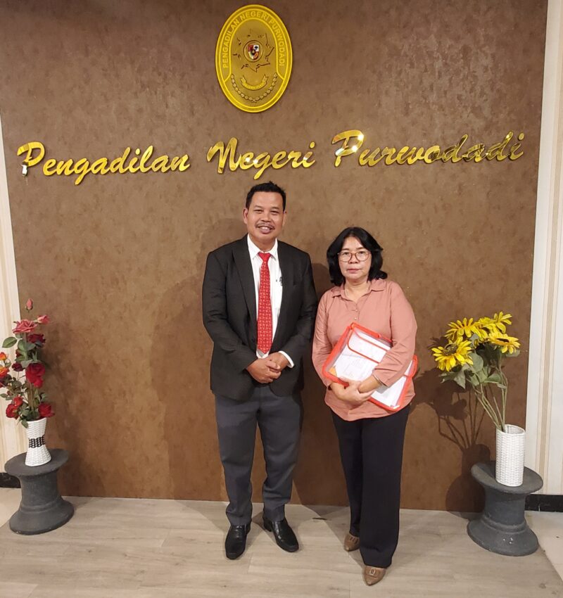 Foto : Kuasa Hukum Suwarno, John L. Situmorang, S.H., M.H. & Paulina Chrysanti SH.MH Sewaktu Di Pengadilan negeri Grobogan 