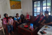 Foto : ketika berbincang kepada keluarga korban kriminalisasi 