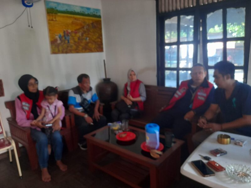 Foto : ketika berbincang kepada keluarga korban kriminalisasi 
