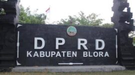 Foto tampak depan gedung DPRD Blora 