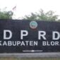Foto tampak depan gedung DPRD Blora 