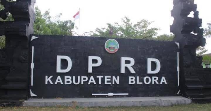 Foto tampak depan gedung DPRD Blora 