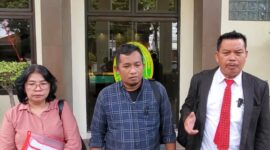 Foto : ketika wawancara dengan Advokat senior John L Situmorang, S.H., M.H., angkat bicara mengenai perkara pidana yang menjerat kliennya, Suwarno bin Atmo Marmin Rabo 01/10/2025