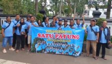 Foto : Setelah menyalurkan Jumad Berkah oleh PKL paguyuban satu payung salatiga
