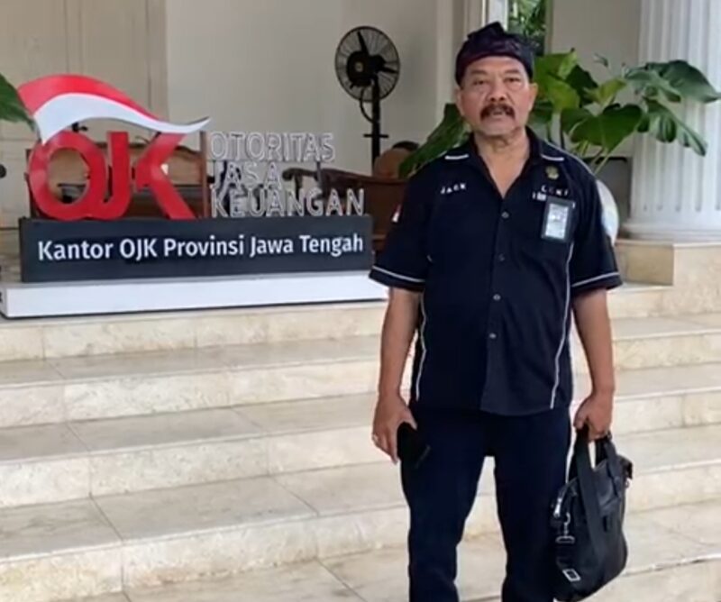 Foto : Y. Joko tirtono SH ketika memberikan keterangan setelah melaporkan kasus perampasan mobil tanpa adanya putusan pengadilan yang di laporkan ke OJK Jawa Tengah 