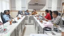 Foto : Ketika orang tua siswa menyampaikan keluh kesahnya kepada DPRD porworejo