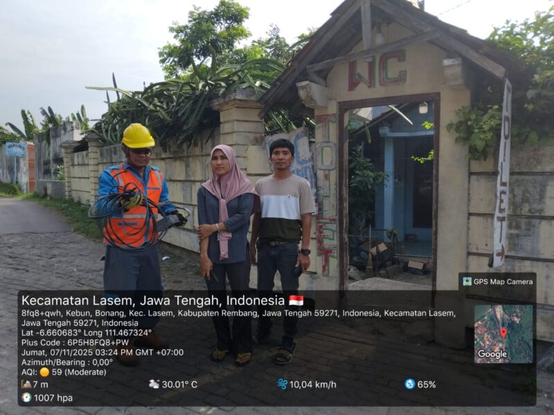 Foto : Ketika petugas PLN mengambil barang Butik meteran warga yang Dirusak oleh oknum yayasan