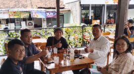 Foto : John L Sitomorang SH MH setelah memberikan keterangan kepada wartawan 