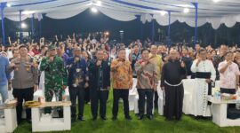 Foto yang nampak kemeriahan 