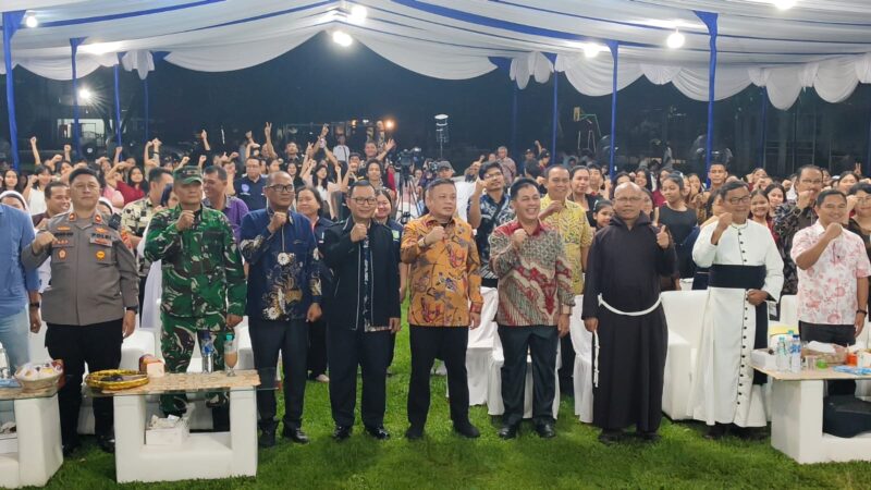 Foto yang nampak kemeriahan 