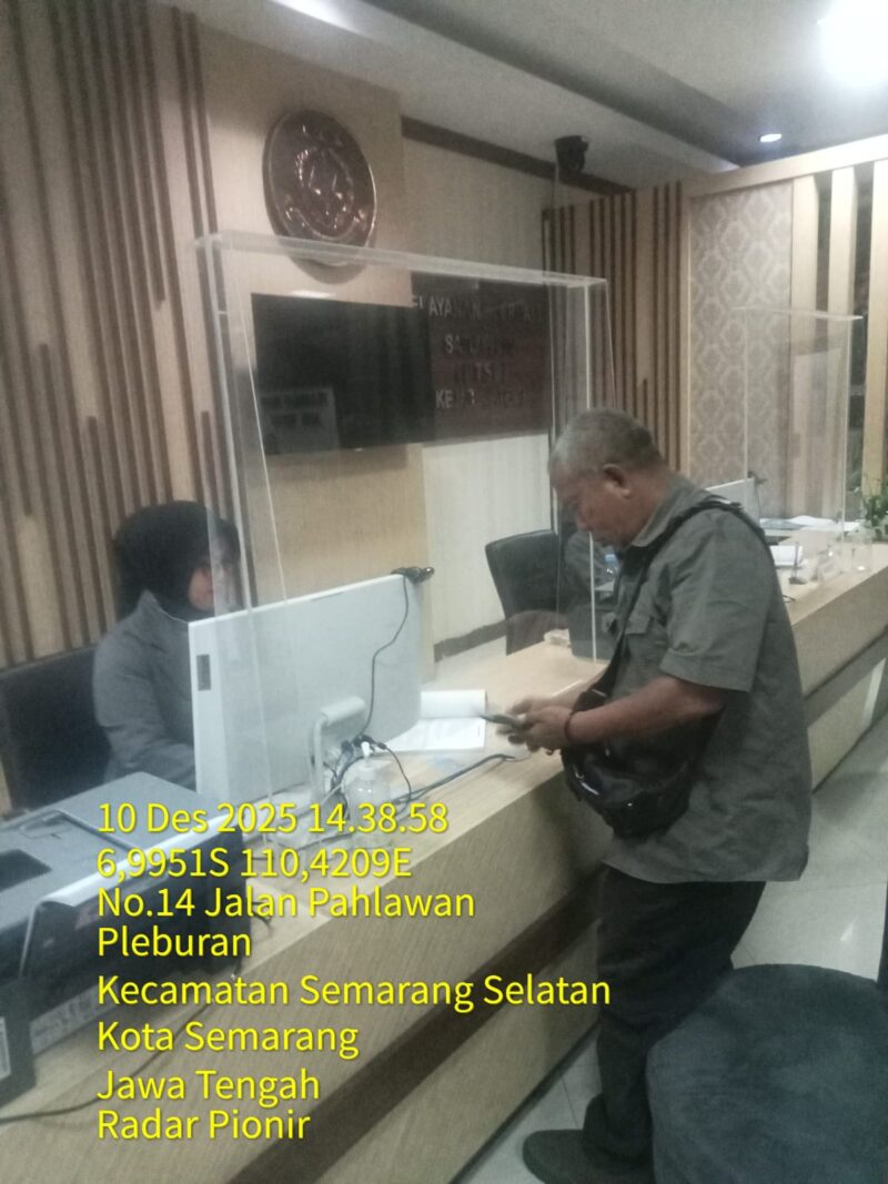 Foto : ketika melaporkan ke kejaksaan tinggi Jawa Tengah 