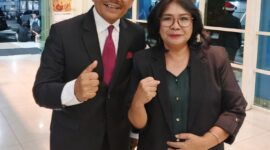 Foto kanan Paulina Chrysanti Situmeang, S.H., M.H, Kabid Perlindungan Perempuan dan Anak (PPA) DPC Peradi Jakarta Timur sekaligus penasihat hukum orang tua Wisnu,