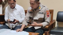 Foto : Kiro John L Sitomorang SH MH & oleh AKP Sigit dari Itwasda Polda Jateng, didampingi Sumarsono dan Eka. Ketika Memberikan penjelasan Senin 29/12/2025