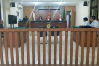 Foto : Ketika Sidang Pembuktian Berlangsung Dan pihak pengugat tidak Hadir dari undangan jam 9.00 sampai 12.20 Siang. Dari pantoan Awak media salah satu tim hukum penggugat Hadir Disela Penundaan Sidang nlNamun Tidak Membawa Berkas Sama sekali