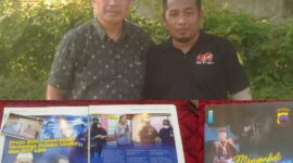 Foto : suwarno kanan dan kuasa hukum John L Sitomorang SH MH Beserta Alat bukti 