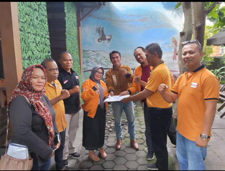 Foto :SELURUH KETUA DPC SE-DIY SERAHKAN SURAT DUKUNGAN RESMI UNTUK CALON KETUA DPD BAPAK JOHNSON ERWIN SITOHANG