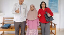 Foto keri, John L Sitorang SH., MH. Selaku kuasa hukum Nenek sutapriyatun dan kanan Paulina Chrysanti Situmeang, S.H.,M.H 