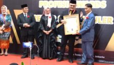 Foto :KRH Dr. Drs. H. Hono Sejati Pradoto Jatinangoro, S.H., M.Hum, Ketua DPD Partai Hanura Provinsi Jawa Tengah. Yang Telah Menerima Anugrah Profesi Profesi Award 2026
