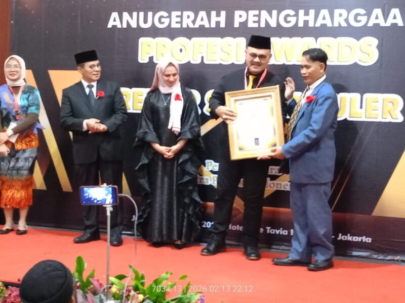 Foto :KRH Dr. Drs. H. Hono Sejati Pradoto Jatinangoro, S.H., M.Hum, Ketua DPD Partai Hanura Provinsi Jawa Tengah. Yang Telah Menerima Anugrah Profesi Profesi Award 2026