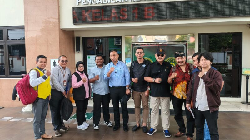Foto : Tim Hukum Pembela Y Joko tirtono SH ketika memberikan keterangan seusai Sidang di pengadilan negeri Salatiga 23/02/2026