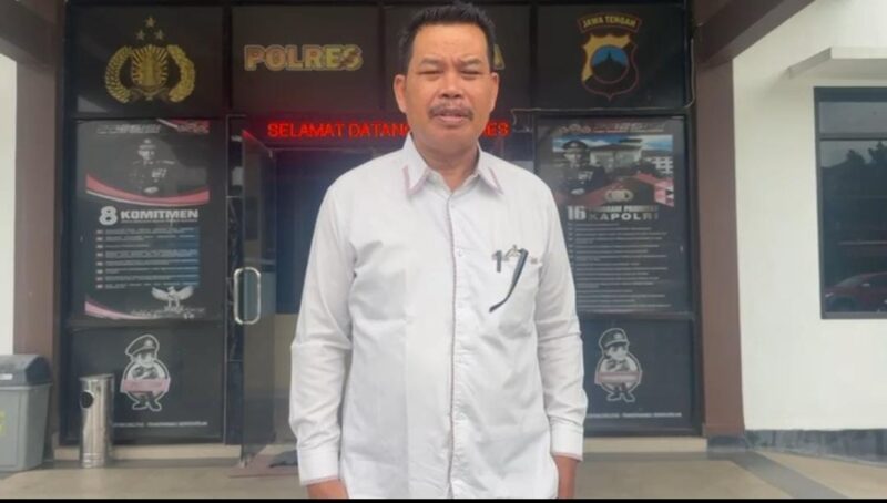 Foto : John L Sitomorang SH., MH. Ketika memberikan keterangan kepada awak media 